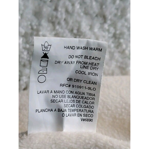 Women's White One Size Fits Most Faux Fur Cloche Hat - Picture 8 of 8